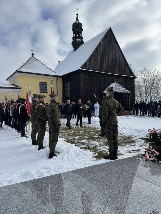 W Lgowie uczcili pamięć powstańców wielkopolskich oraz mjr Zbigniewa Ostroroga-Gorzeńskiego w 156. rocznicę urodzin [ZDJĘCIA] — zdjęcie 2 z 26