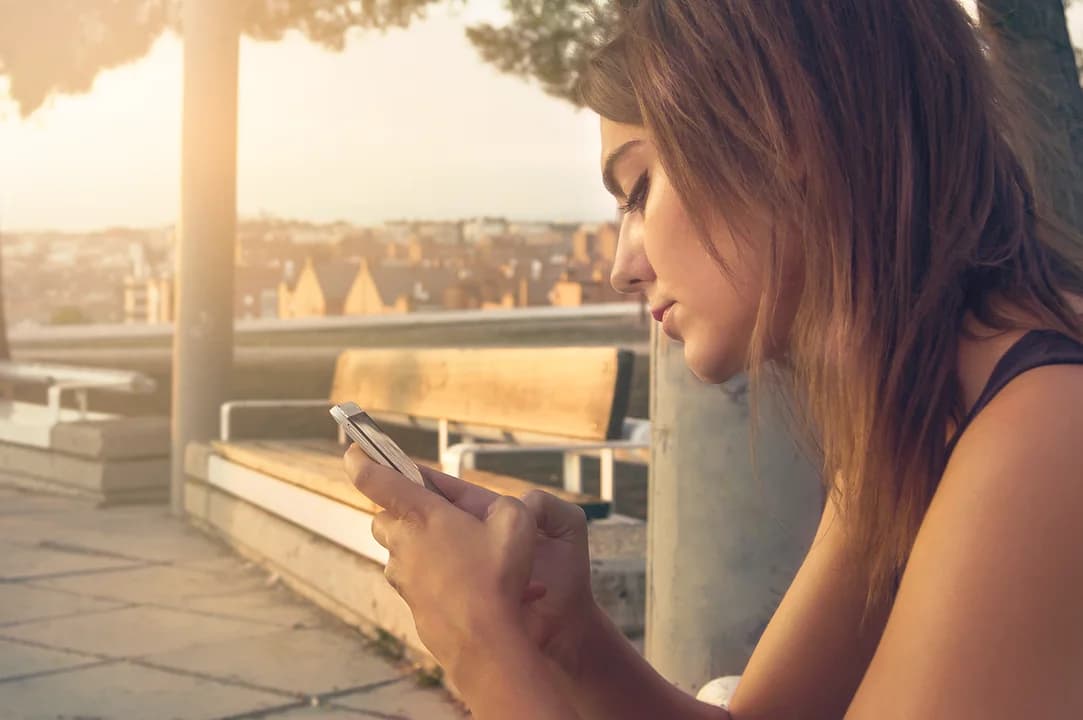 Uwaga na te SMS-y. Oszuści podszywają się pod naszych bliskich. Możesz stracić pieniądze!