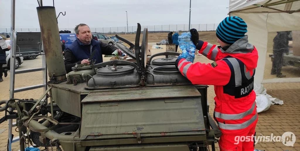 Z grochówką i darami dojechali na granicę z Ukrainą. Relacja naszego reportera [ZDJĘCIA]