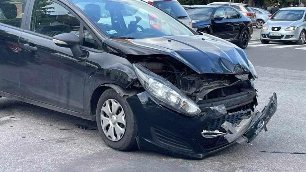 Zderzenie dwóch samochodów na skrzyżowaniu. To kolejne zdarzenie w tym miejscu? [FOTO]