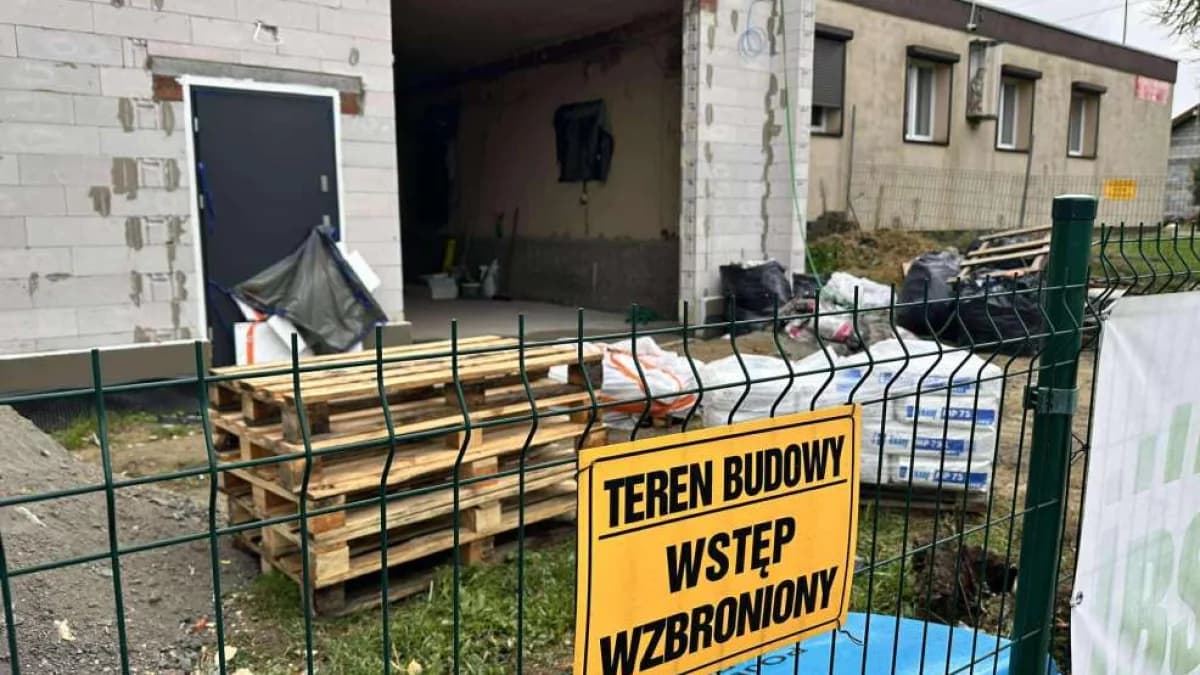 Będzie termomodernizacja sali w Kadziaku. Umowa na dofinansowanie została podpisana. Co zostanie zrobione? [SONDA]