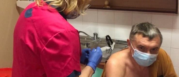 W jarocińskim szpitalu ruszyły szczepienia przeciwko koronawirusowi [ZDJĘCIA]