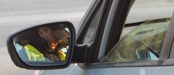Był pijany. Uderzył autem w barierkę. Trafił do zakładu karnego, bo miał wyrok do odsiadki