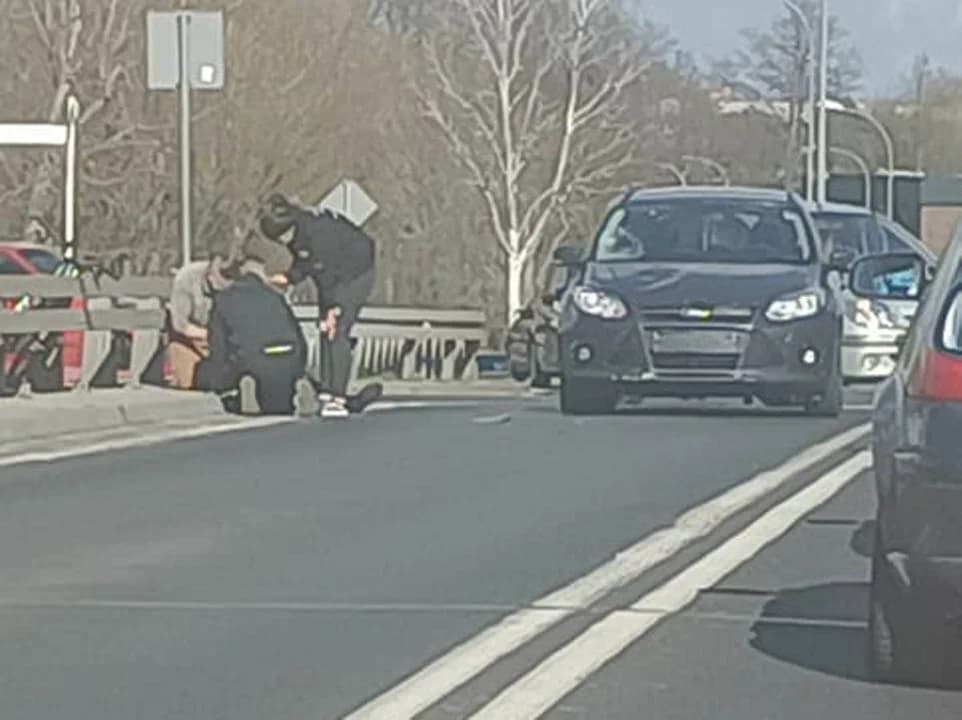 Potrącenie rowerzysty na przejściu dla pieszych w Jarocinie