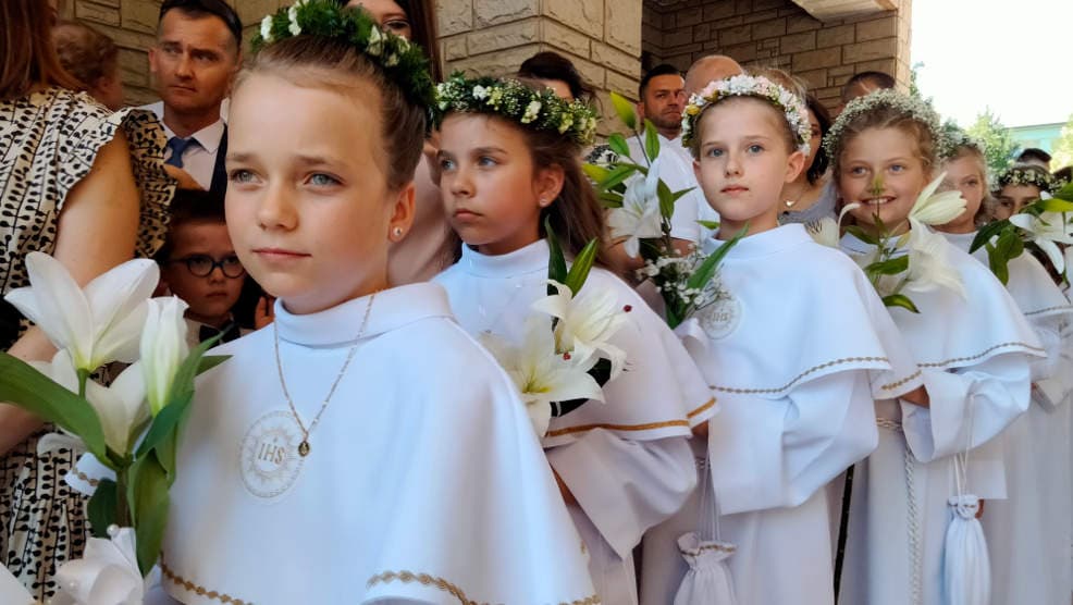 Jarocin. Dzieci przystąpiły dzisiaj do Pierwszej Komunii Świętej w parafii franciszkanów [ZDJĘCIA]
