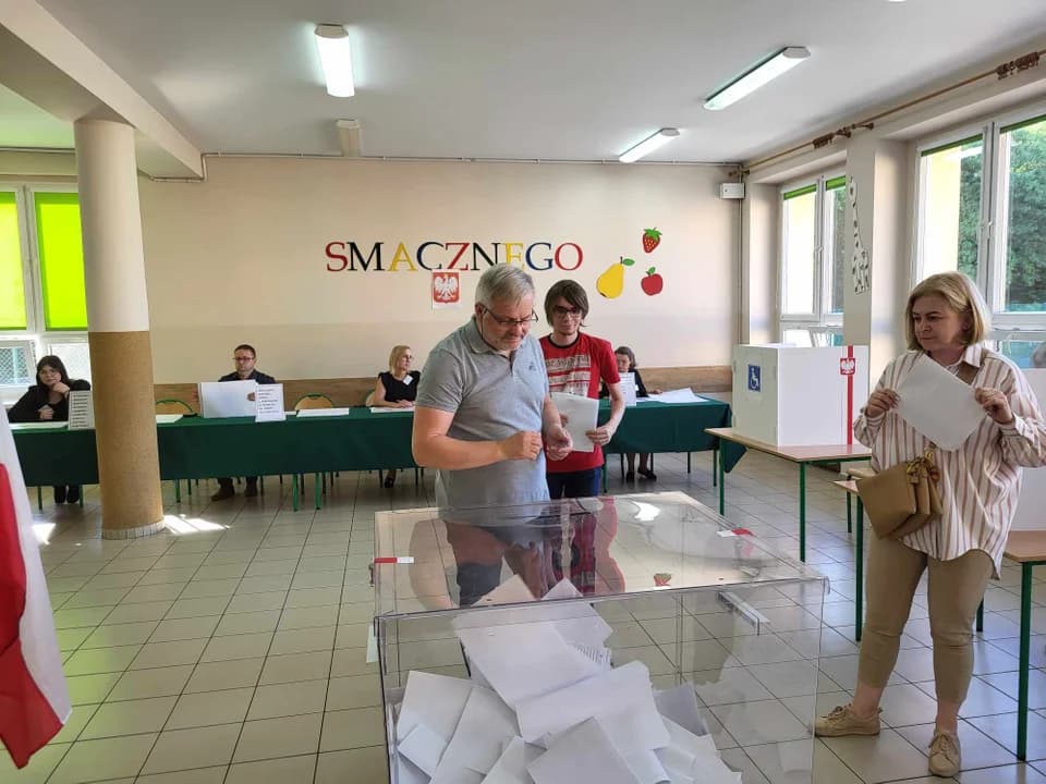 Znamy sondażowe wyniki wyborów do Parlamentu Europejskiego. Zobacz, kto zwyciężył
