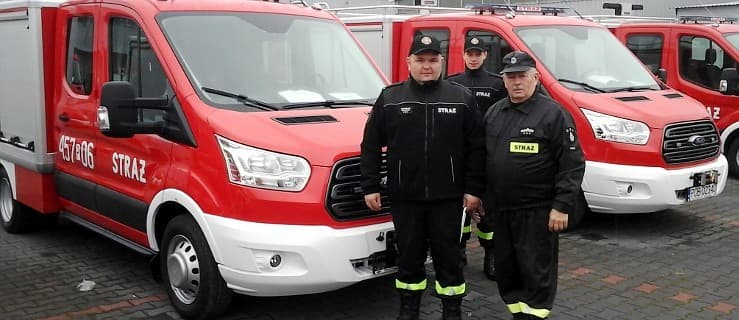 Racami witali nowy wóz strażacki