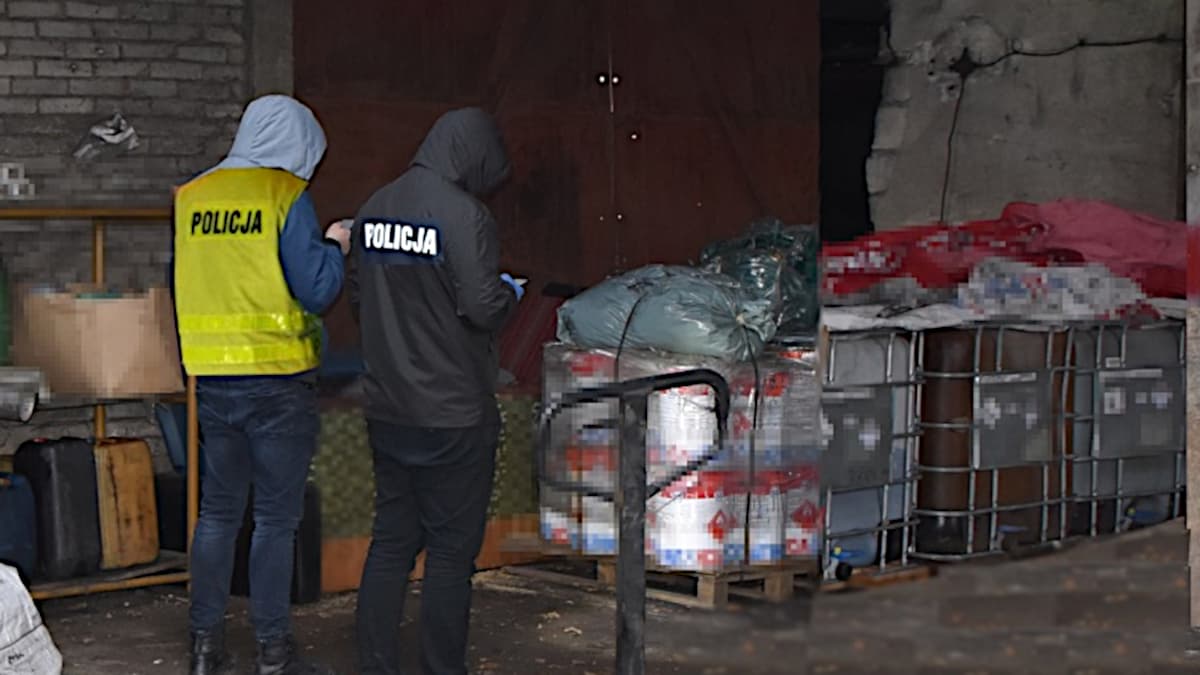 Ojciec i syn podrzucili niebezpieczne odpady. Wzięli za to pieniądze od pośrednika