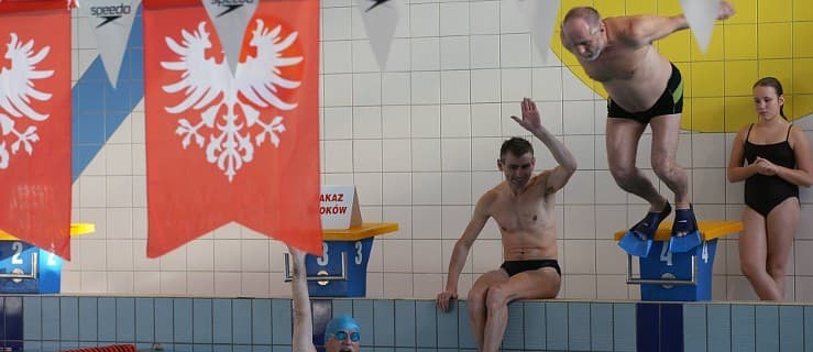 Pływacka sztafeta uczciła Powstanie Wielkopolskie