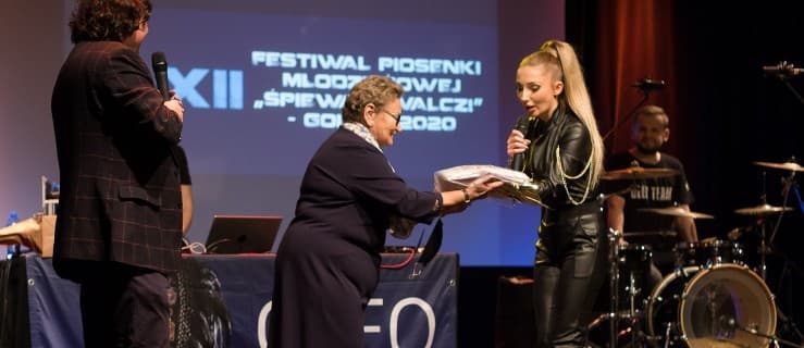 Golińska snutka w prezencie dla Cleo. ZOBACZ, jak powstawała wyjątkowa bluzka [WIDEO]