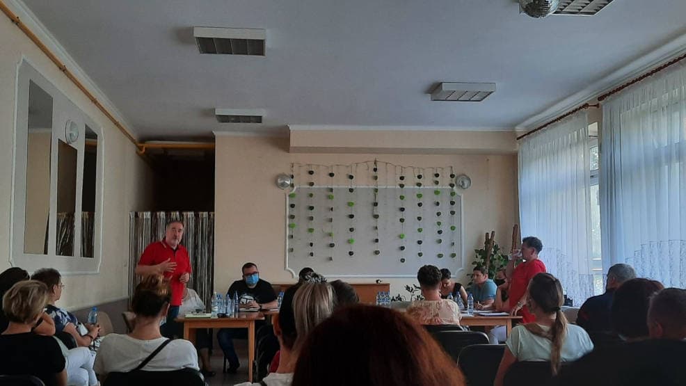 Zebranie w Roszkowie. Tematem bieżąca sytuacja i przyszłość miejscowej szkoły