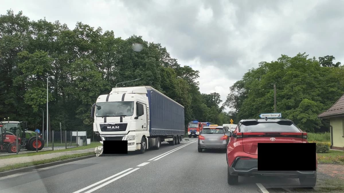 Pijany kierowca BMW zderzył się z ciężarówką na DK 11