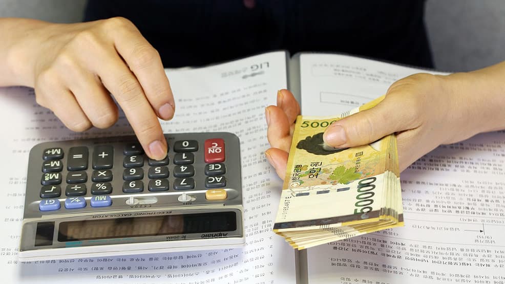 Na czym polega konsolidacja kredytów? Kiedy się opłaca?