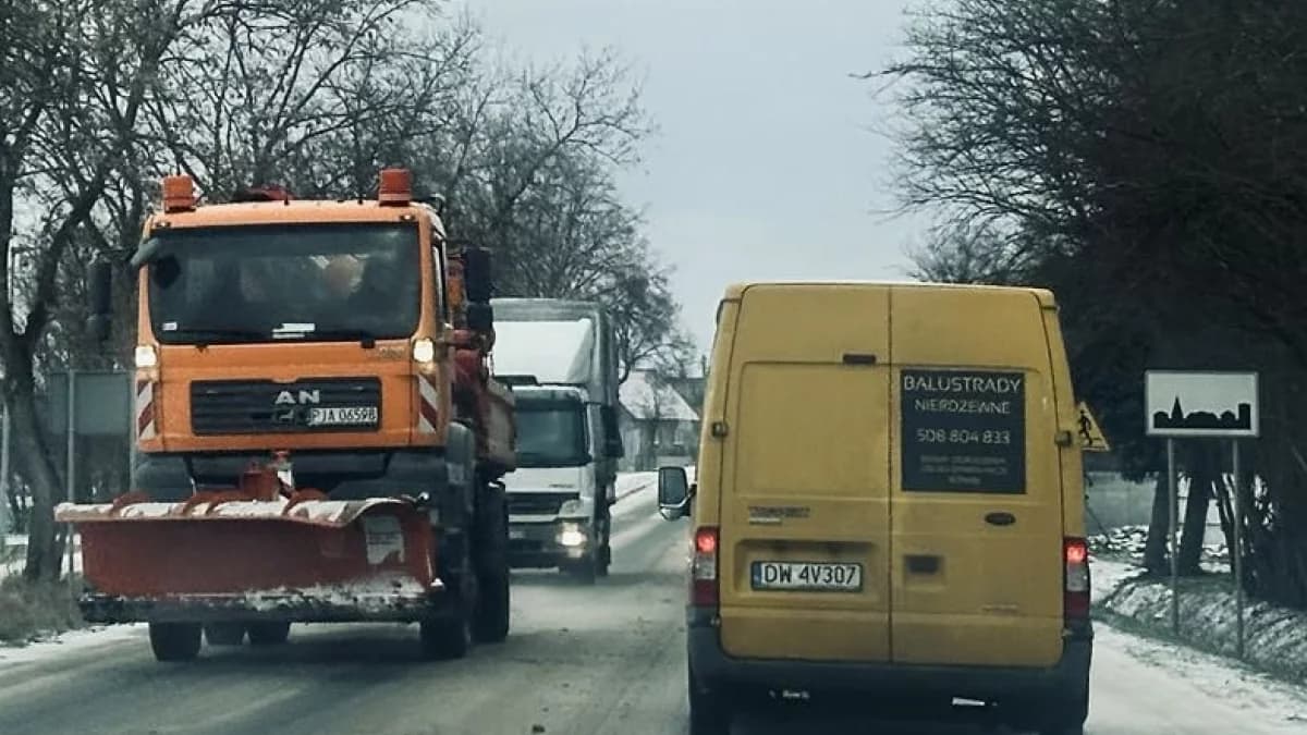 Kto będzie odśnieżał drogi i ulice w gminie Jarocin? Chętni się nie kwapią