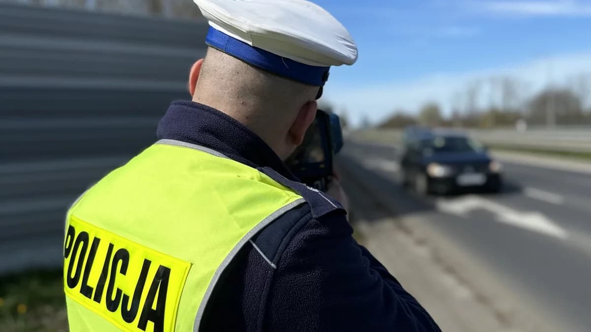 Ponad 120 km/h na liczniku przez wieś. To nie mogło się dobrze skończyć