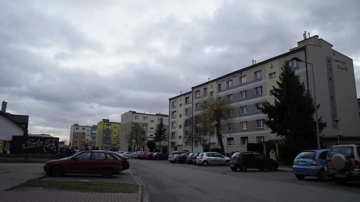 Dziwne dźwięki zatruwają życie mieszkańców bloku w Jarocinie. Mamy nagranie
