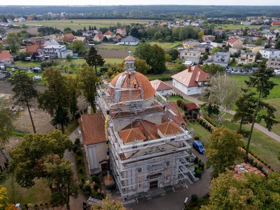 W Cielczy trwa remont dachu kościoła parafialnego św. Małgorzaty. Jakie będą jego koszty?