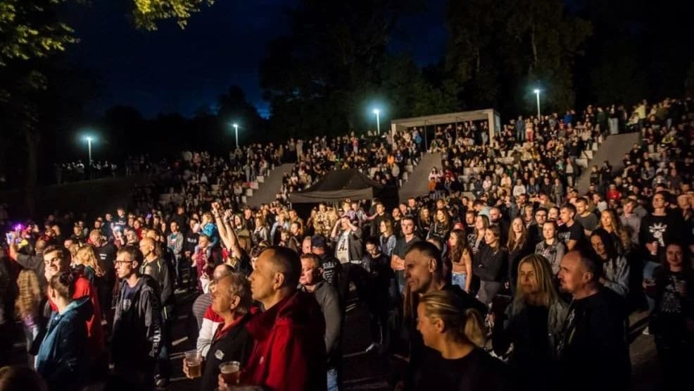 Wieża Rocka 2022.  Stalowe niebo nie wystraszyło publiczności [ZOBACZ ZDJĘCIA]