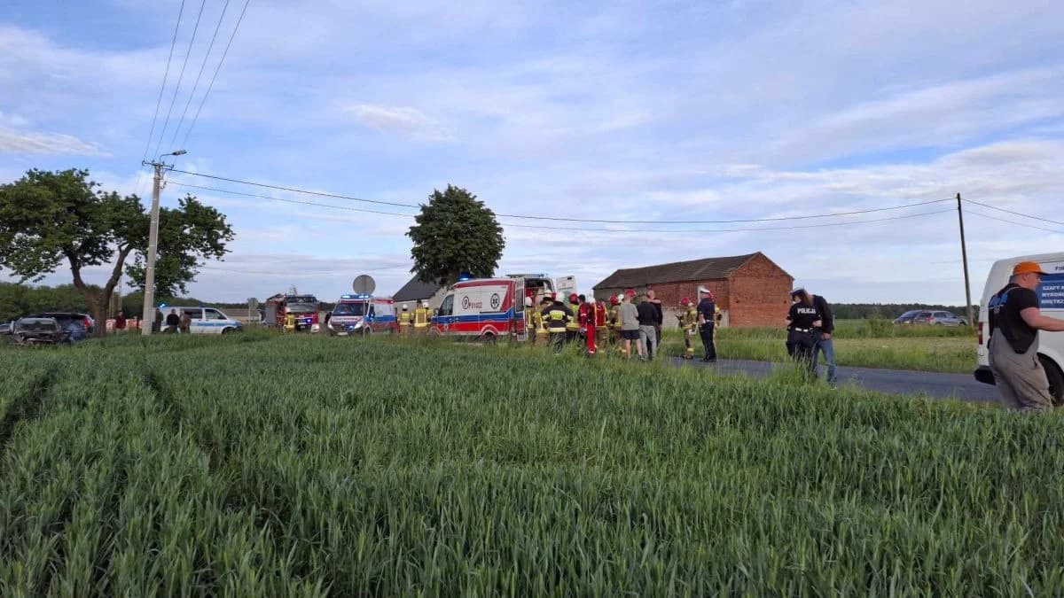 Zderzenie dwóch pojazdów w gminie Jaraczewo. Ląduje LPR