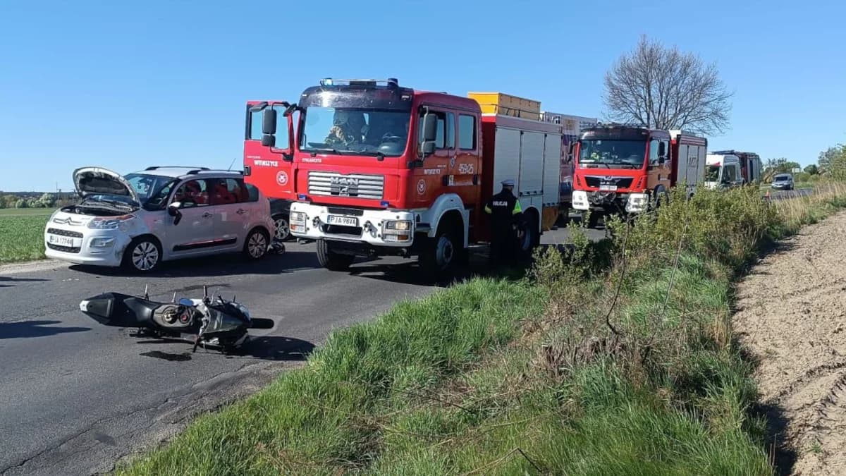 Zderzenie auta osobowego i motocyklisty