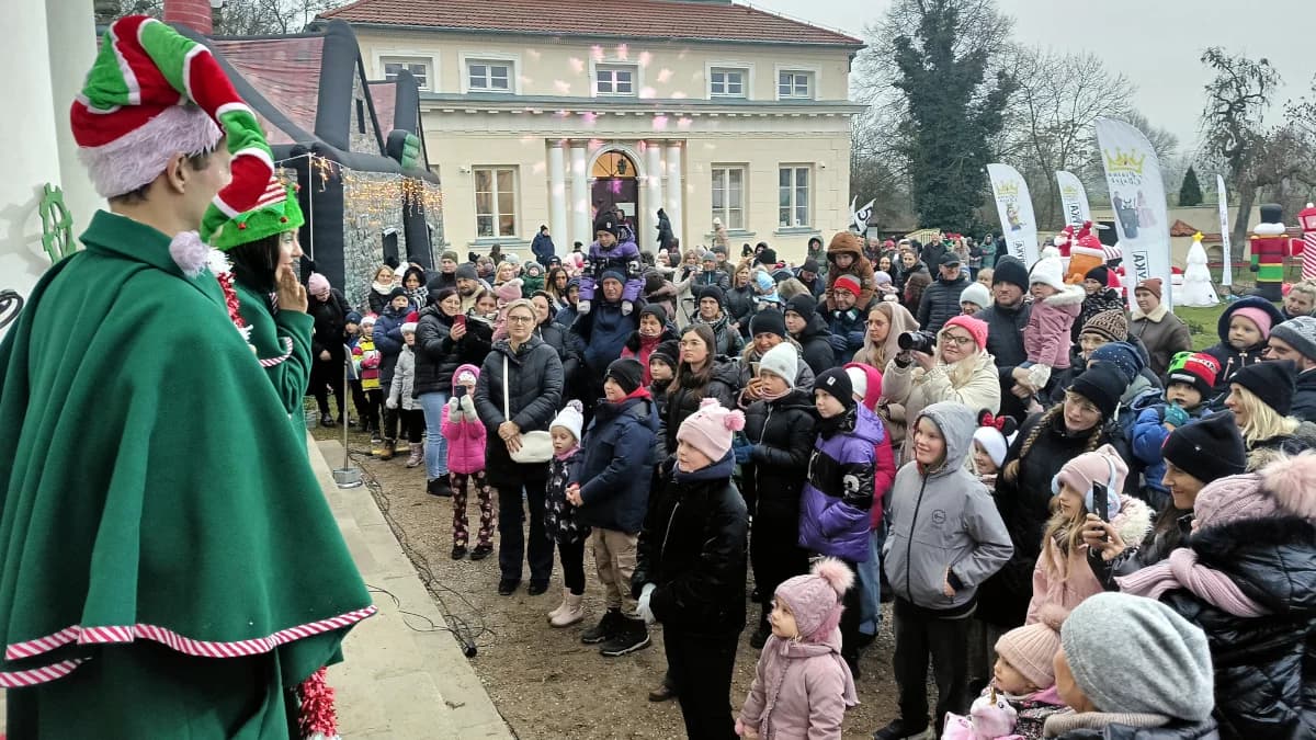 Tłumy na mikołajkach w muzeum w Śmiełowie. Na finał zaśpiewa Eleni [ZDJĘCIA]