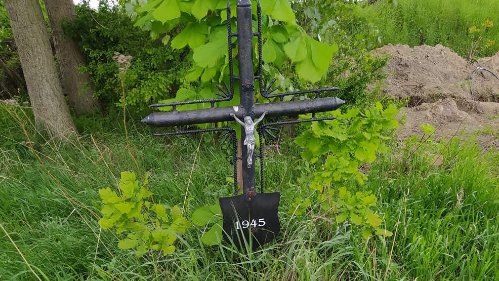 Tajemnicza mogiła przy torach w Witaszycach. Kogo pochowano w bezimiennym grobie?