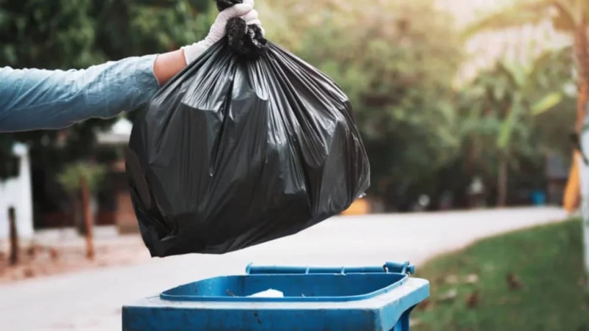 Opłaty za odbiór odpadów komunalnych szybują mocno w górę. Od 1 stycznia 2026 r. w tej gminie mieszkańcy zapłacą dużo więcej.