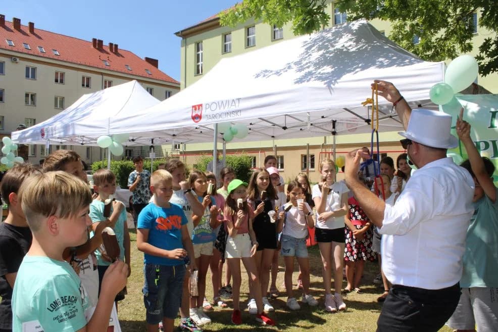 III Powiatowy Piknik Ekologiczny w Jarocinie. Nagrodzono i wyróżniono prawie setkę uczniów [ZDJĘCIA]