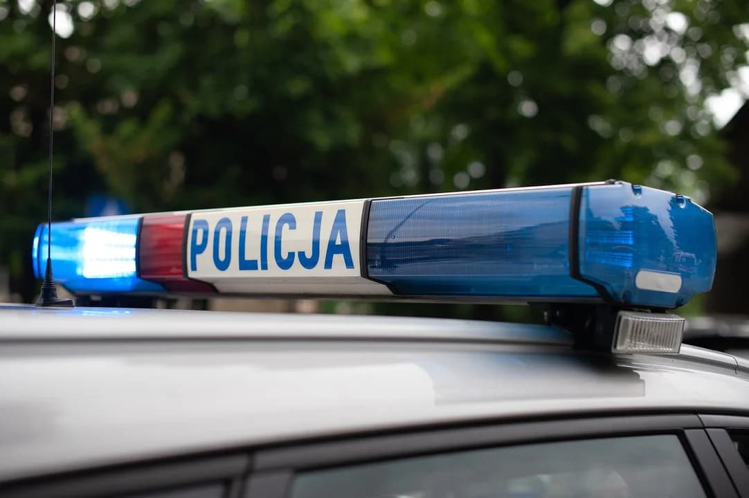 51-latek z gminy Jarocin jechał pod wpływem alkoholu i uderzył w płot