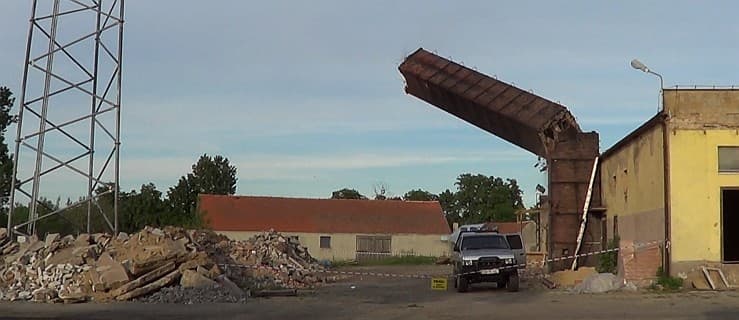 Komin runął w kilka sekund [WIDEO]