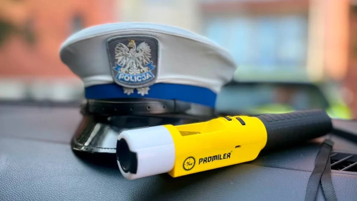 66-latka ruszyła w trasę Peugeotem po alkoholu