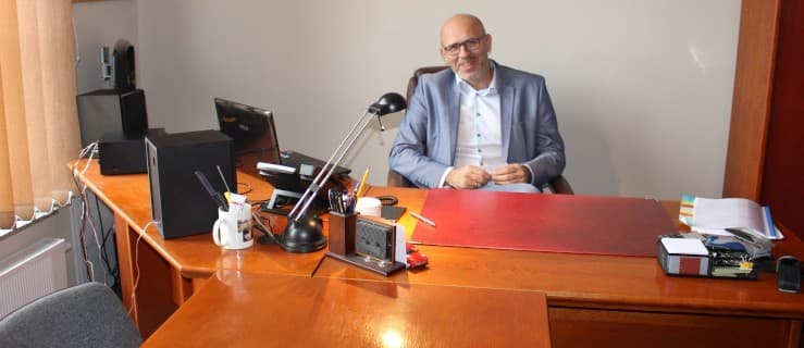 Najpierw walczył o przywrócenie do pracy, teraz z niej zrezygnował