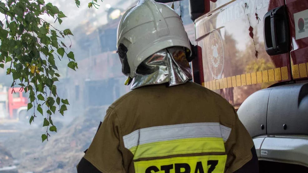 Pożar w Wyszkach. Pięć zastępów straży pożarnej w akcji