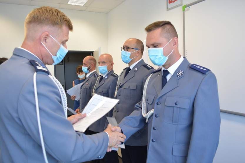 Policja świętowała. 35 jarocińskich funkcjonariuszy awansowało na wyższe stopnie [ZOBACZ LISTĘ] [ZDJĘCIA]