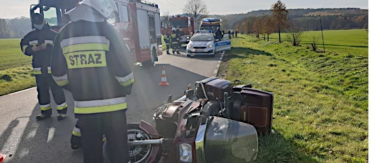 Sarna wybiegła na drogę. Motocyklista w nią uderzył