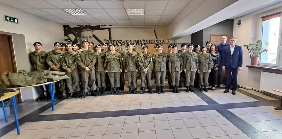 Karabiny i granaty dla uczniów ZSP 2. Co jeszcze udało się zakupić z dotacji MON-u?