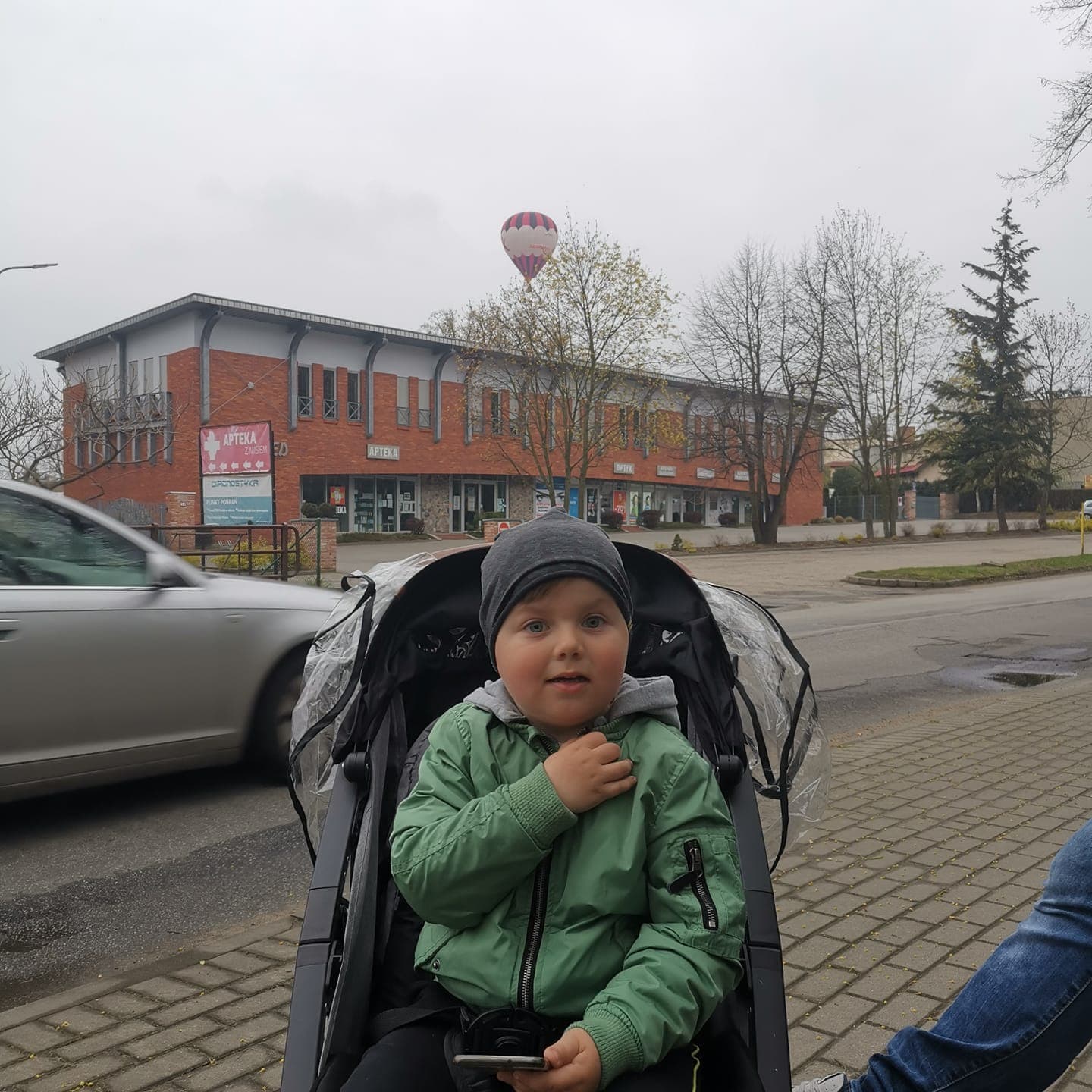 Majówka: Balon nad Jarocinem wzbudził duże zainteresowanie. Wiemy kto nim leciał