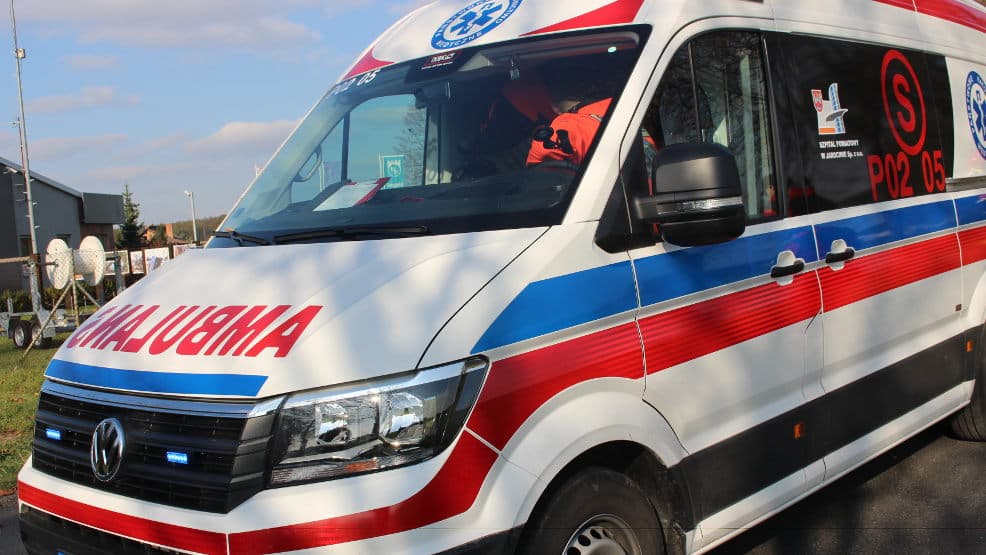 Zderzenie dwóch aut w Górze. Pojazdami podróżowały trzy osoby