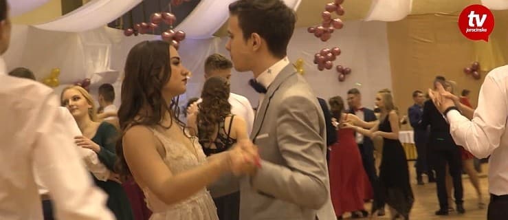 Studniówki 2019. Młodzież z dwójki już po balu. Było… szałowo [WIDEO]