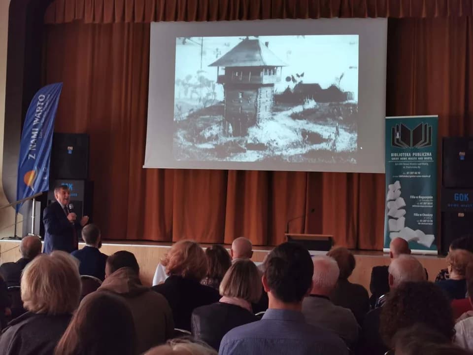 Konferencja naukowa i grupa rekonstrukcyjna w Nowym Mieście