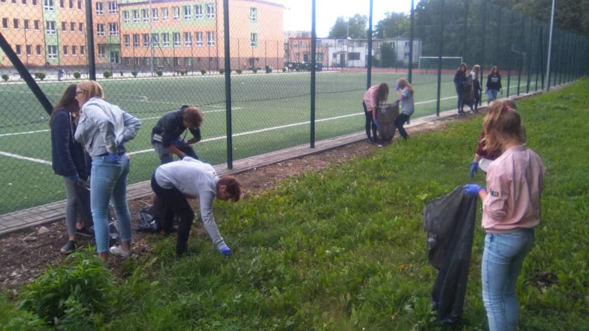 Rusza kolejna akcja Sprzątania Świata. Urząd w Jarocinie rozdaje sprzątającym worki i rękawice