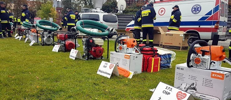 WOŚP obdaruje strażaków sprzętem