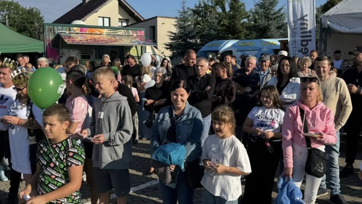 Tłumy na Święcie Parówki w Jaraczewie. Na przekór deszczowej pogodzie [ZDJĘCIA]
