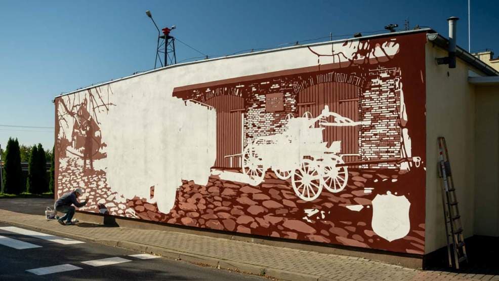 Nowy mural na ochotniczej straży pożarnej w Cielczy