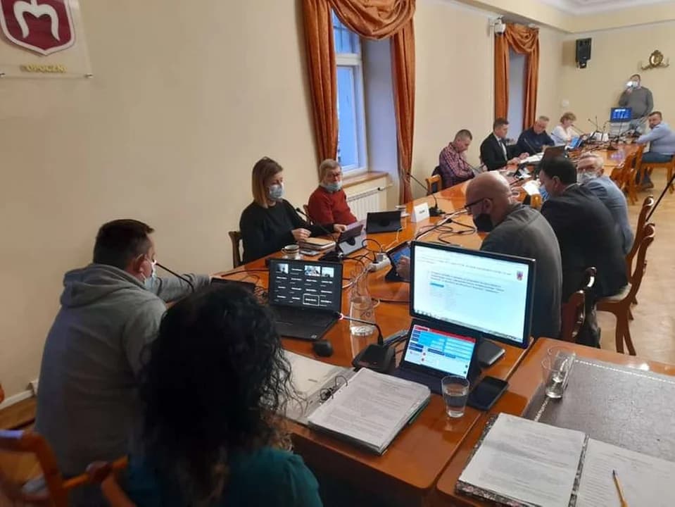 Nadzwyczajne posiedzenie jarocińskich radnych. W programie chlewnia w Siedleminie [AKTUALZACJA, ZDJĘCIA, WIDEO]