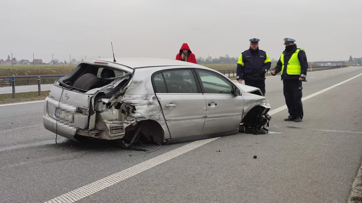 Zderzenie auta osobowego i ciężarówki na obwodnicy Jarocina [ZDJĘCIA]
