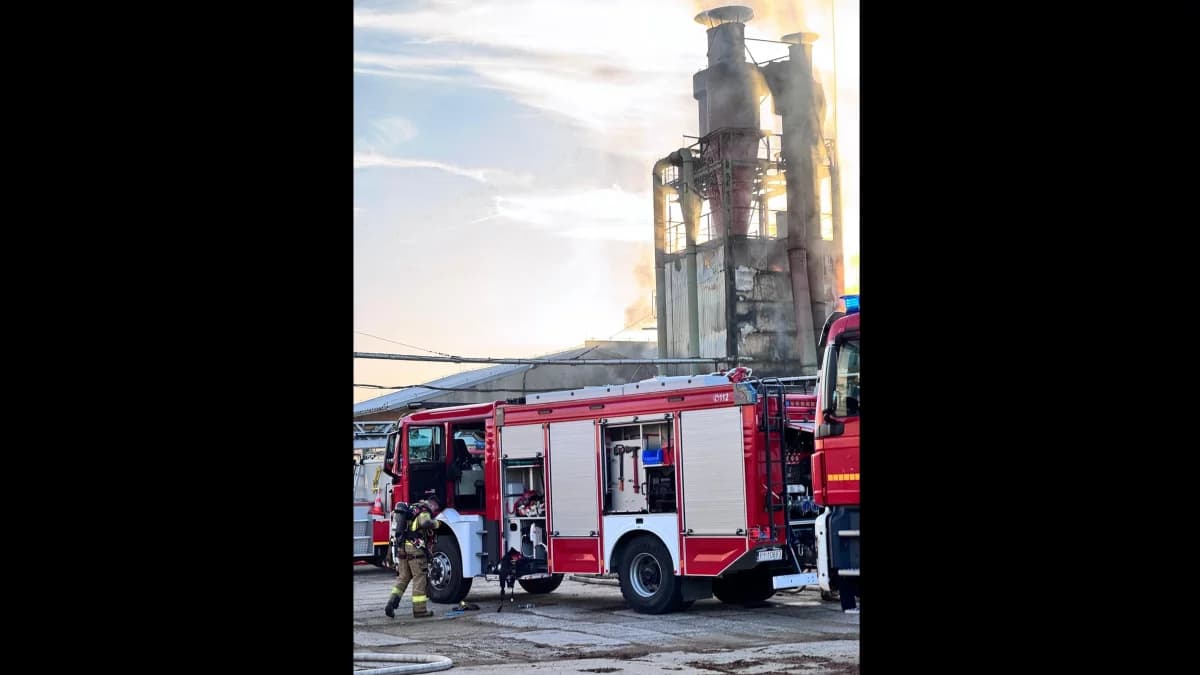 Pożar silosu z trocinami. Kłęby dymu było widać z kilku kilometrów