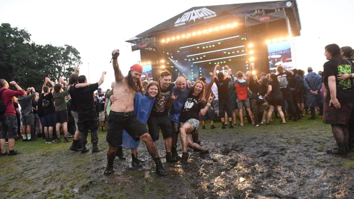 Jarocin Festiwal 2026. Błoto i ulewa nie wystraszyły festiwalowiczów [ZDJĘCIA, WIDEO]