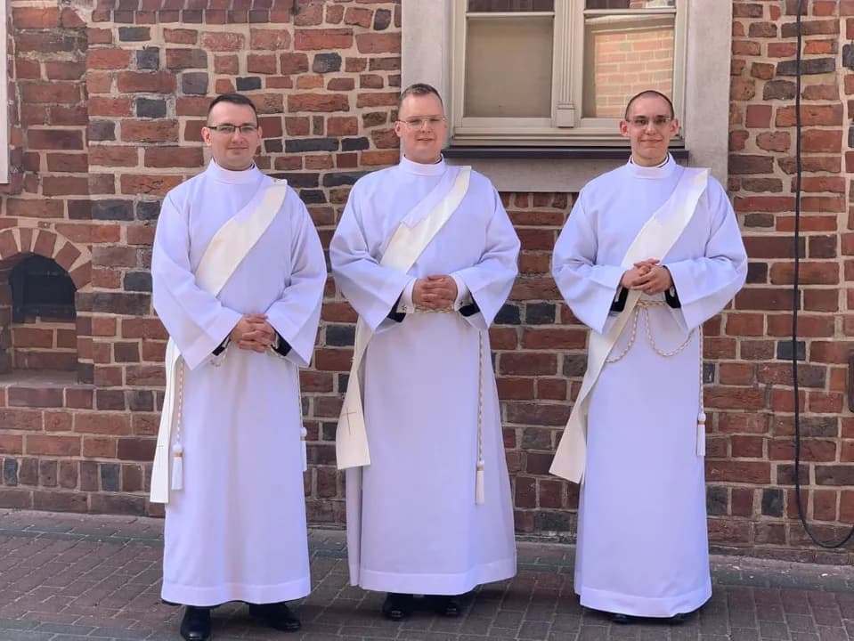 Nowo wyświęceni kapłani otrzymali decyzje, gdzie będą ich pierwsze parafie. Zobacz, gdzie będą pełnili posługę