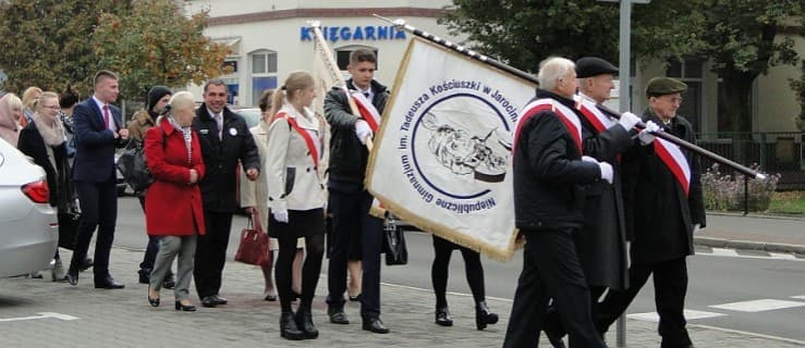 Sztandar na piątą rocznicę, dla zjednoczenia starych z młodymi